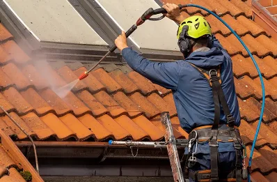Démoussage et hydrofuge de toiture à Meyrals